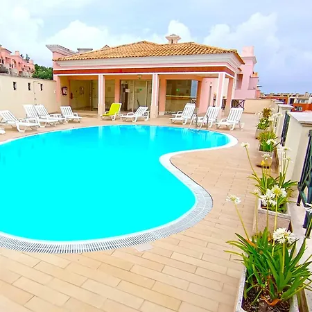 Hébergement de vacances Oceanview Luxury Duplex With Pool & Gym Near Lisbon *
