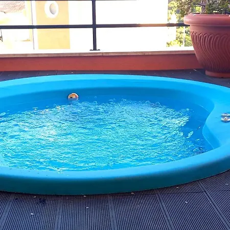 Hébergement de vacances Oceanview Luxury Duplex With Pool & Gym Near Lisbon *