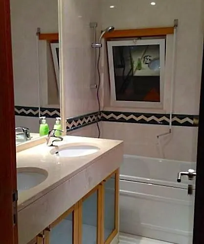 Lisbon South Bank Oceanview Lux Duplex Pool & Gym Σπίτι διακοπών *