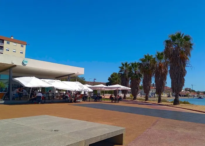 Lisbon South Bank Oceanview Lux Duplex Pool & Gym Σεσίμπρα