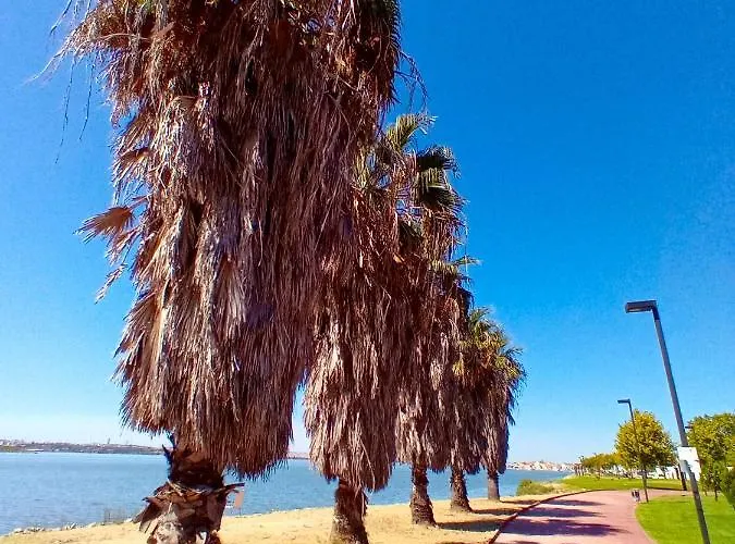 Lisbon South Bank Oceanview Lux Duplex Pool & Gym *