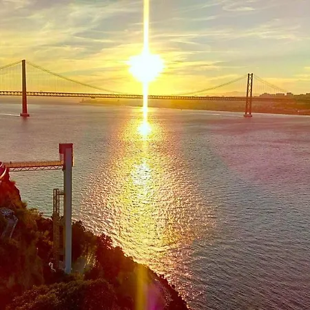 Lisbon South Bank Oceanview Lux Duplex Pool & Gym