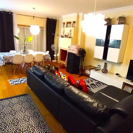 Lisbon South Bank Oceanview Lux Duplex Pool & Gym 別荘 セシンブラ