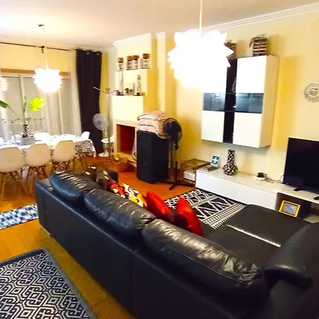 Lisbon South Bank Oceanview Lux Duplex Pool & Gym 別荘 セシンブラ