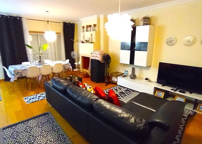 Oceanview Luxury Duplex With Pool & Gym Near Lisbon Dom wakacyjny Sesimbra