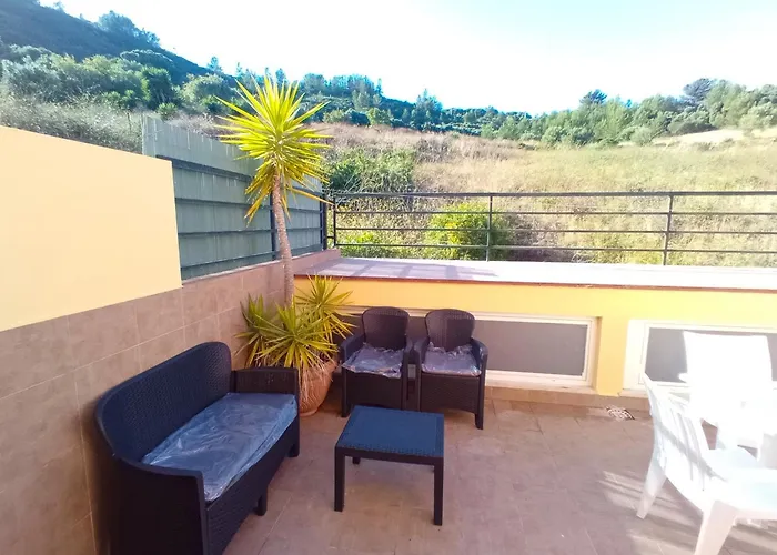 Lisbon South Bank Oceanview Lux Duplex Pool & Gym 度假居 塞辛布拉