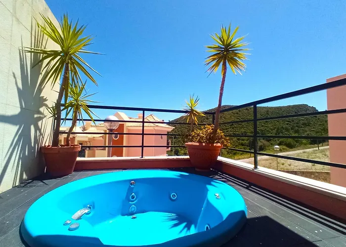 Casa vacanze Oceanview Luxury Duplex With Pool & Gym Near Lisbon Sesimbra